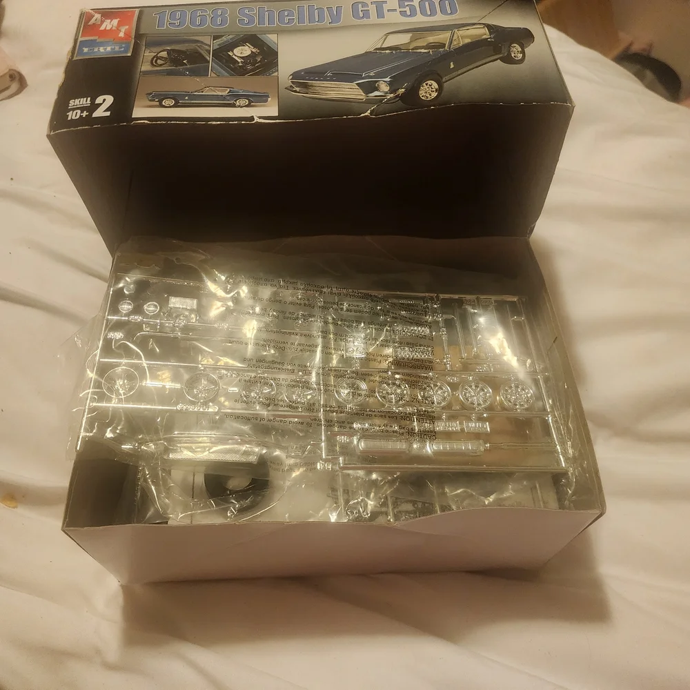 Ford 1968 Shelby GT-500 Model Kit - Blue and White - Picture 6 of 8